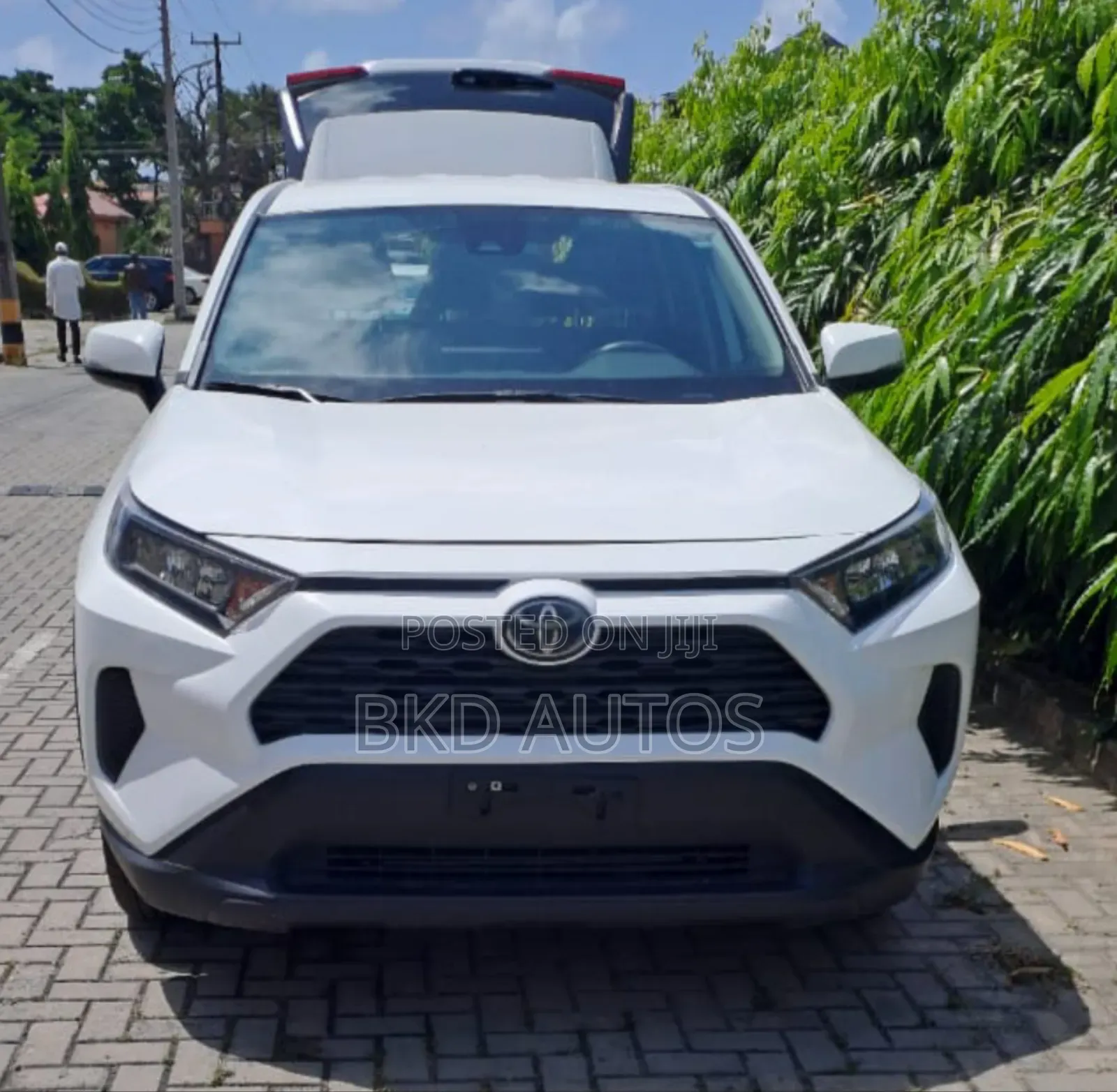 Toyota RAV4 LE AWD 2024 White