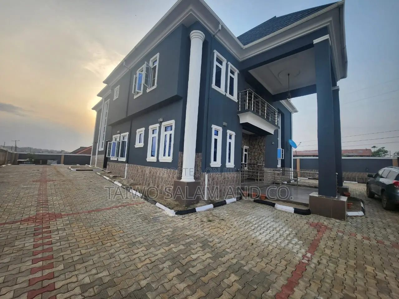 4bdrm Duplex in Oluyole Estate for sale