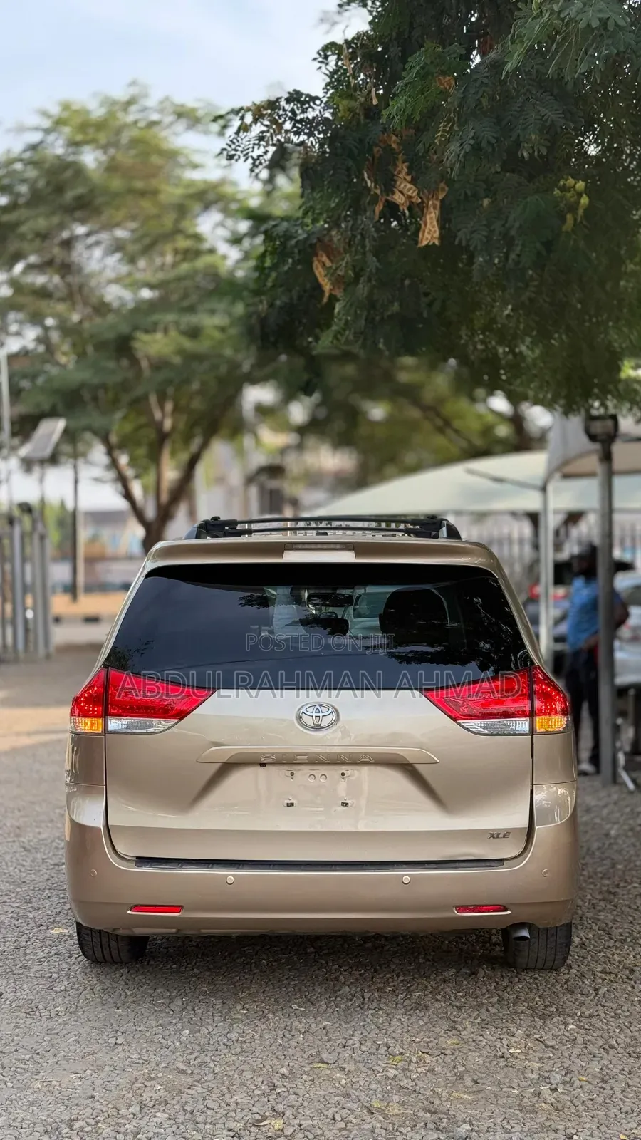 Toyota Sienna XLE FWD 8-Passenger 2013 Gold