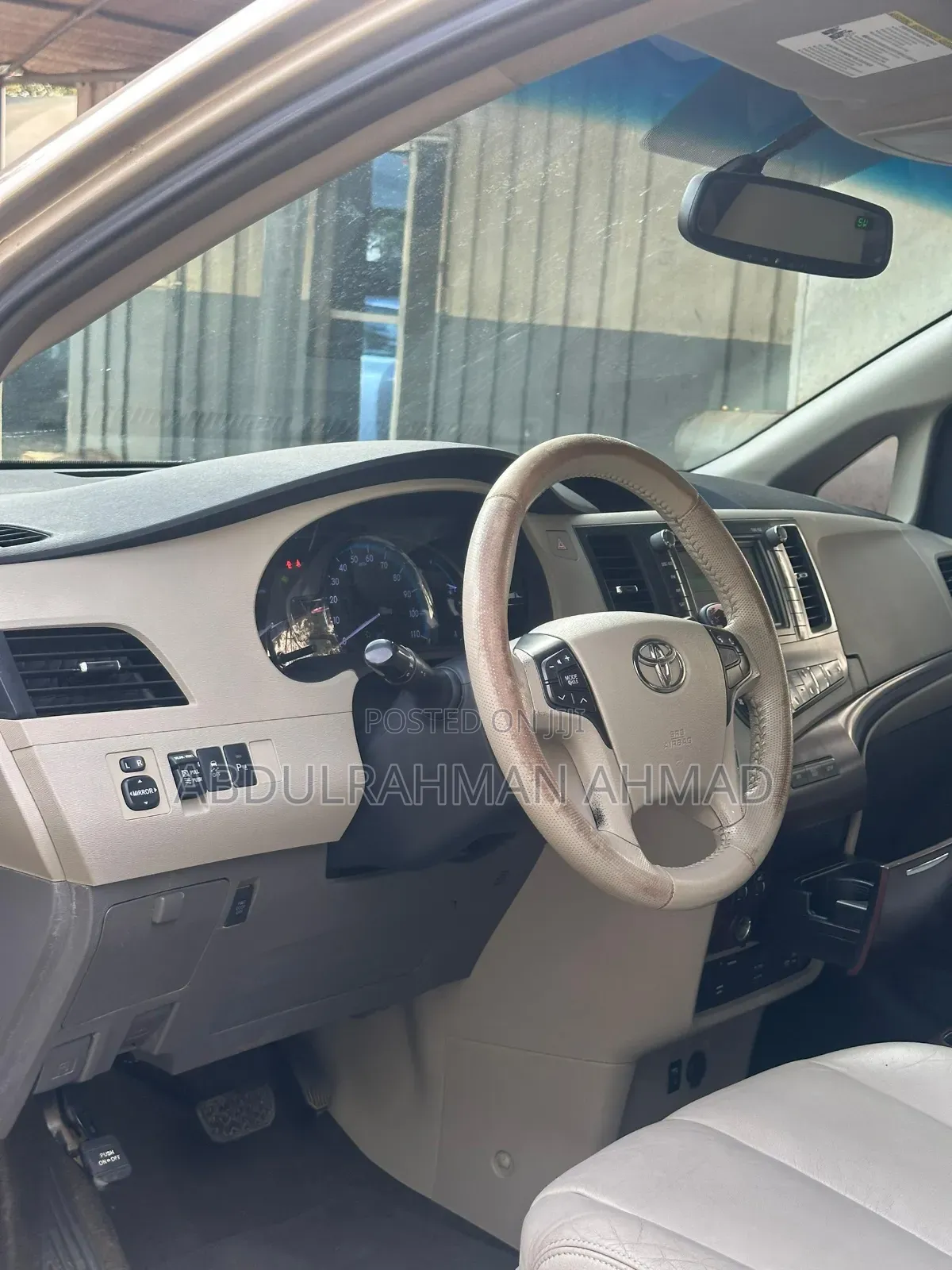 Toyota Sienna XLE FWD 8-Passenger 2013 Gold