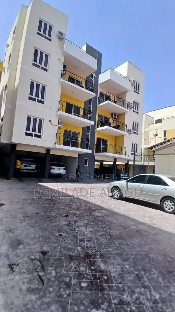 3bdrm Block of Flats in Lekki Phase 1 for sale