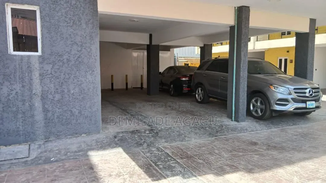3bdrm Block of Flats in Lekki Phase 1 for sale