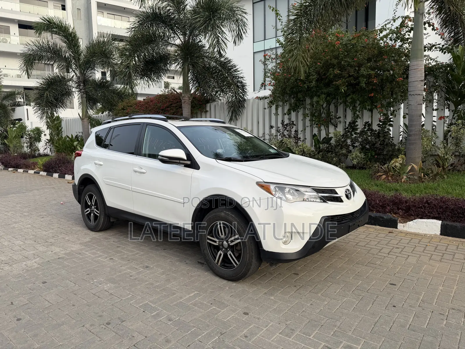 Toyota RAV4 Limited 4dr SUV AWD (2.5L 4cyl 6A) 2015 White