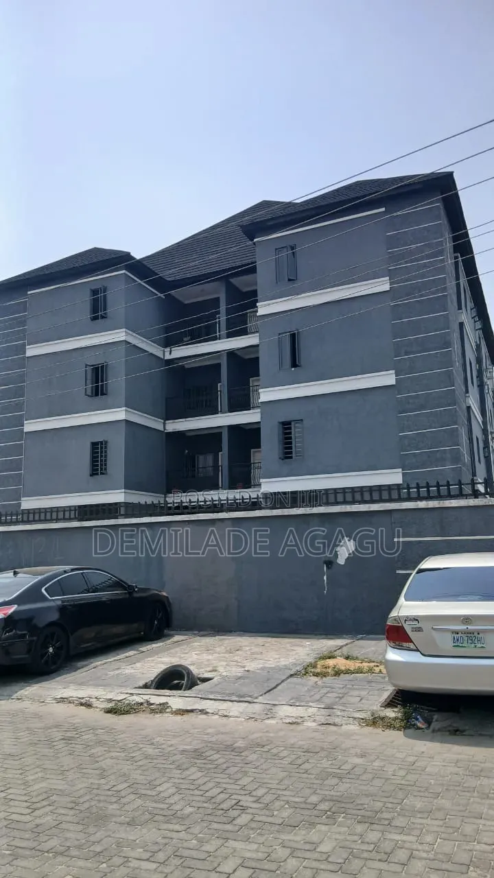 3bdrm Block of Flats in Lekki Right for rent