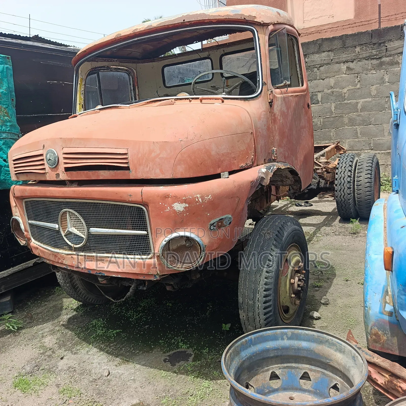 Mercedes Benz 911 Cap and Chassis With Auxiliary Tokunbo With Custom