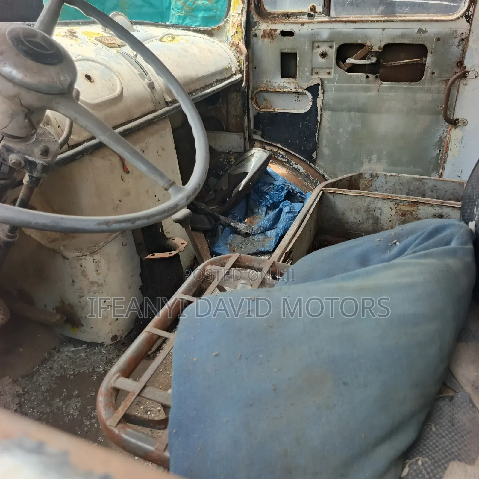 Mercedes Benz 911 Cap and Chassis With Auxiliary Tokunbo With Custom