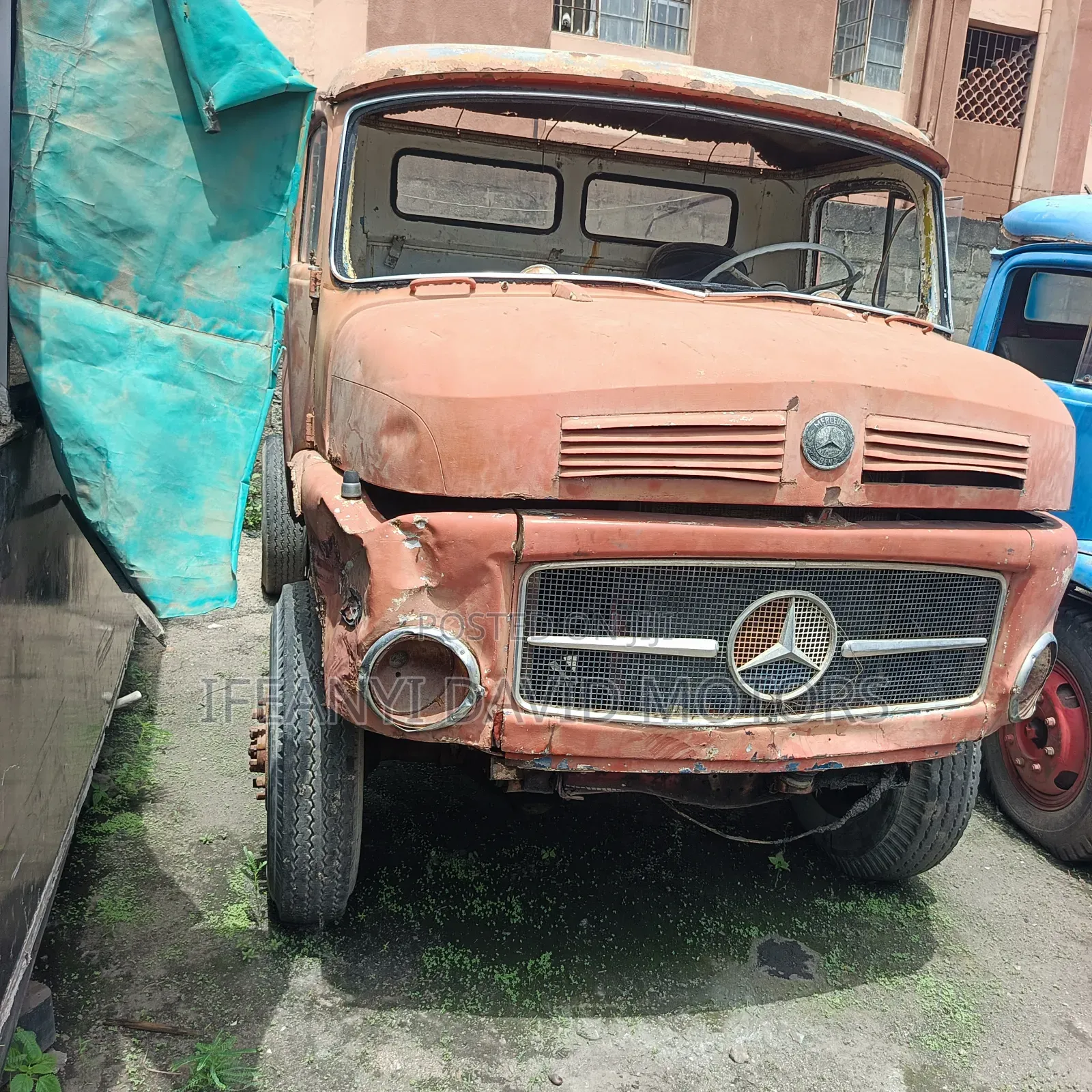 Mercedes Benz 911 Cap and Chassis With Auxiliary Tokunbo With Custom