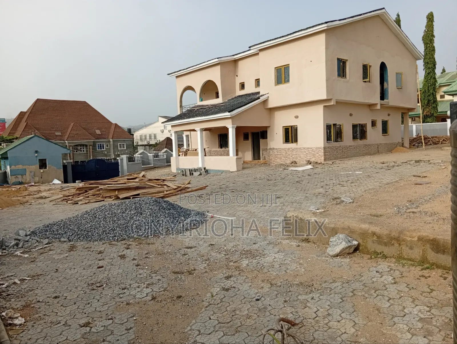 5bdrm Duplex in Gwarinpa Main, Life Camp for rent