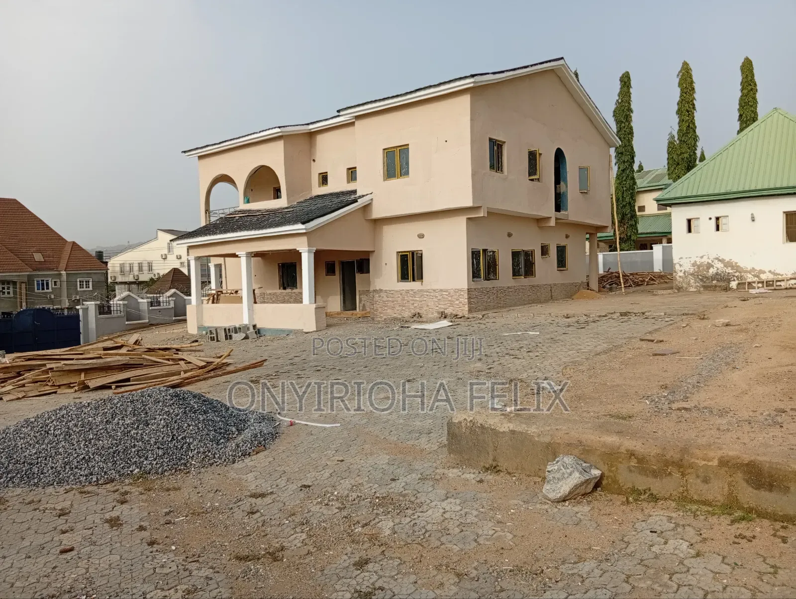 5bdrm Duplex in Gwarinpa Main, Life Camp for rent
