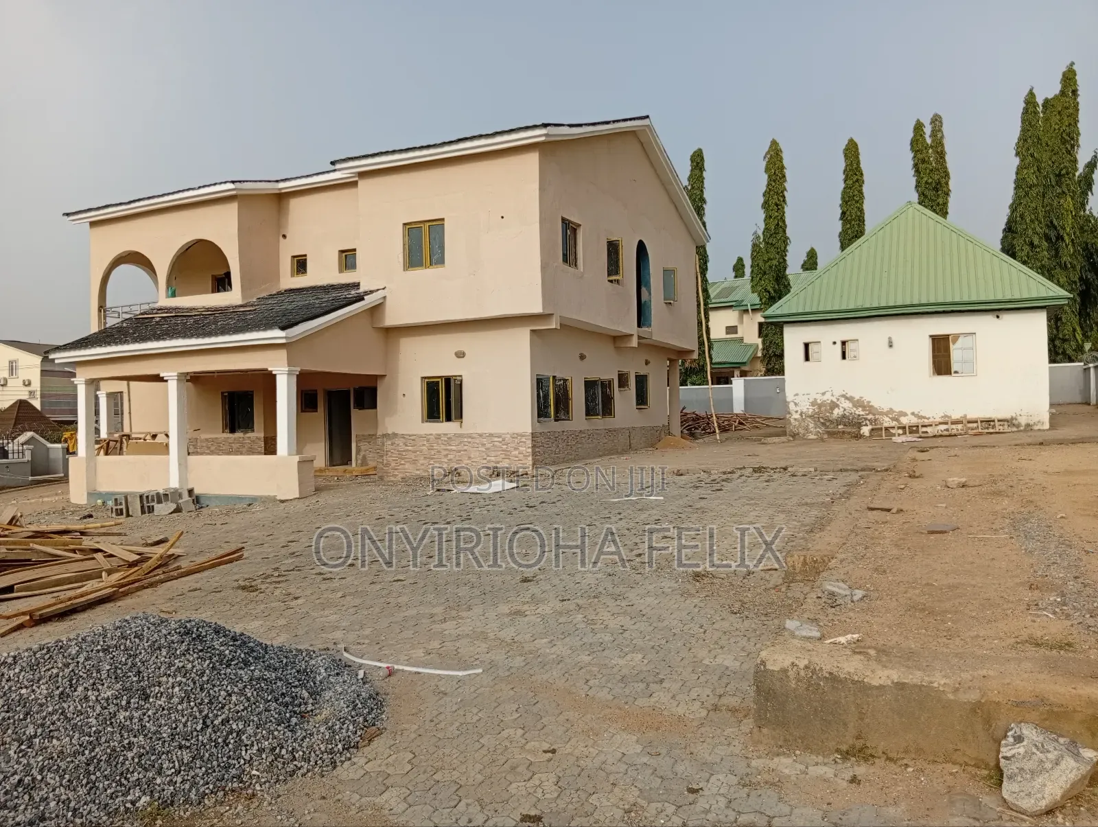 5bdrm Duplex in Gwarinpa Main, Life Camp for rent