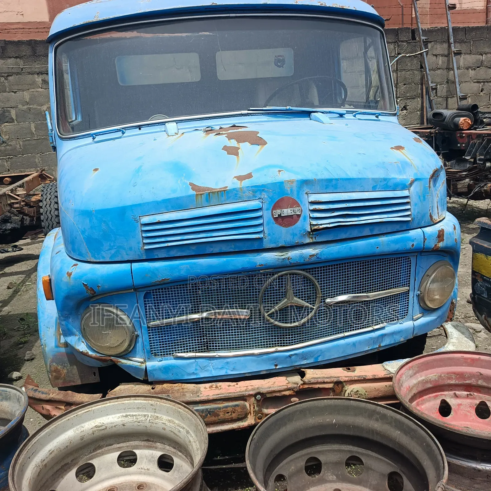 Mercedes Benz 911 Cap and Chassis Tokunbo With Custom