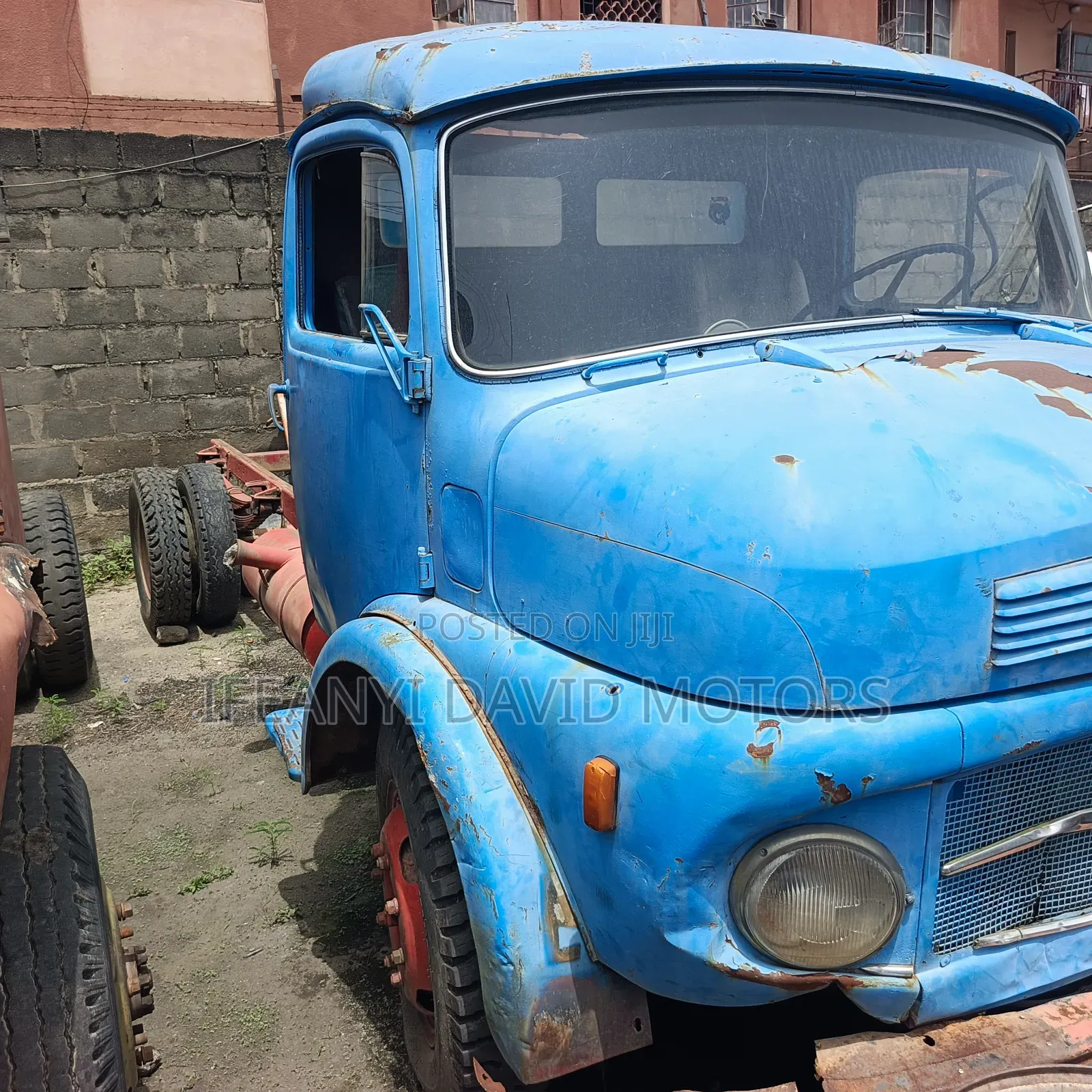 Mercedes Benz 911 Cap and Chassis Tokunbo With Custom