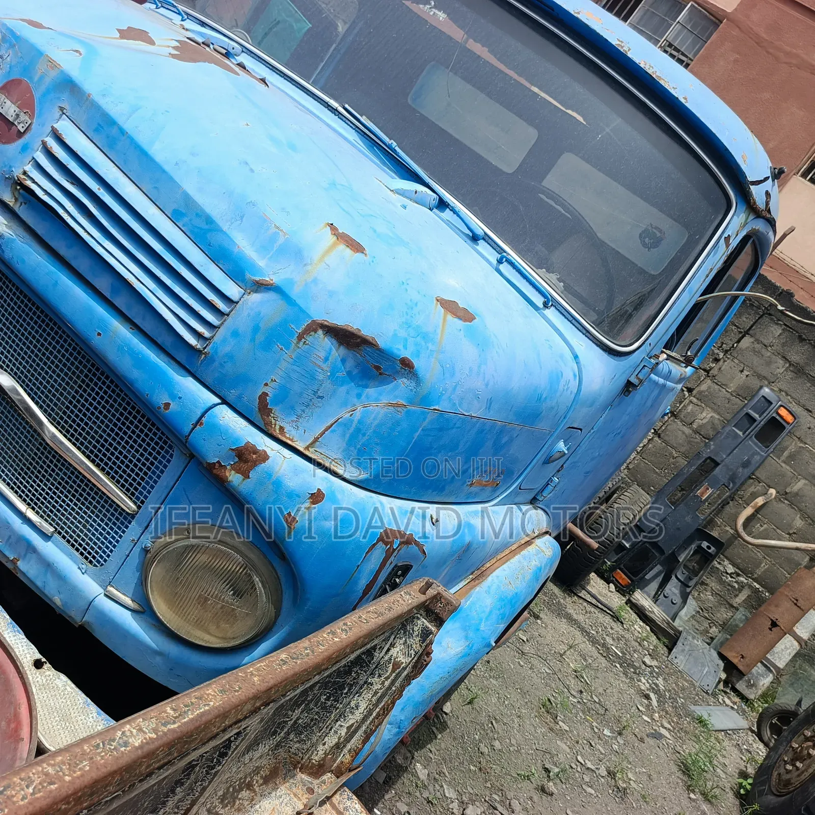 Mercedes Benz 911 Cap and Chassis Tokunbo With Custom