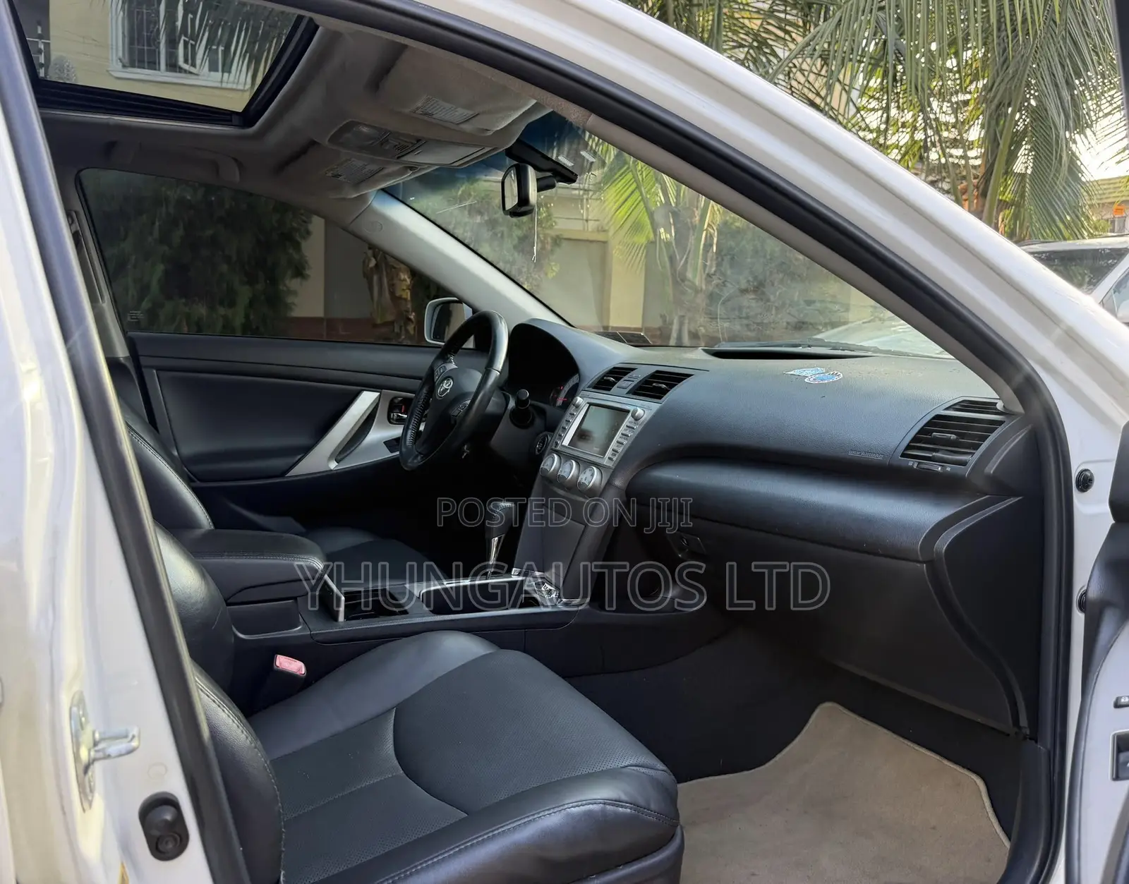 Toyota Camry SE 4dr Sedan (2.5L 4cyl 6A) 2011 White