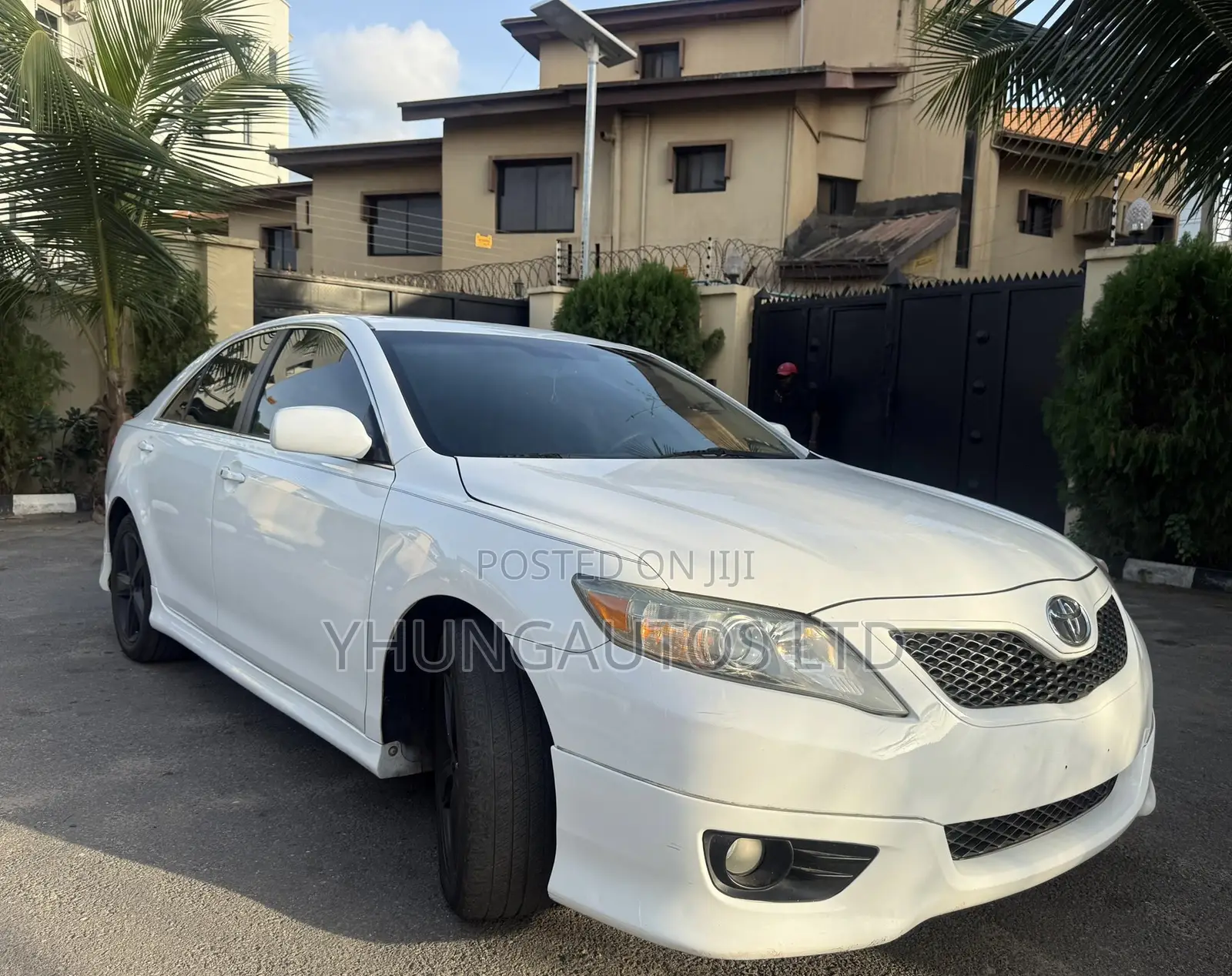 Toyota Camry SE 4dr Sedan (2.5L 4cyl 6A) 2011 White