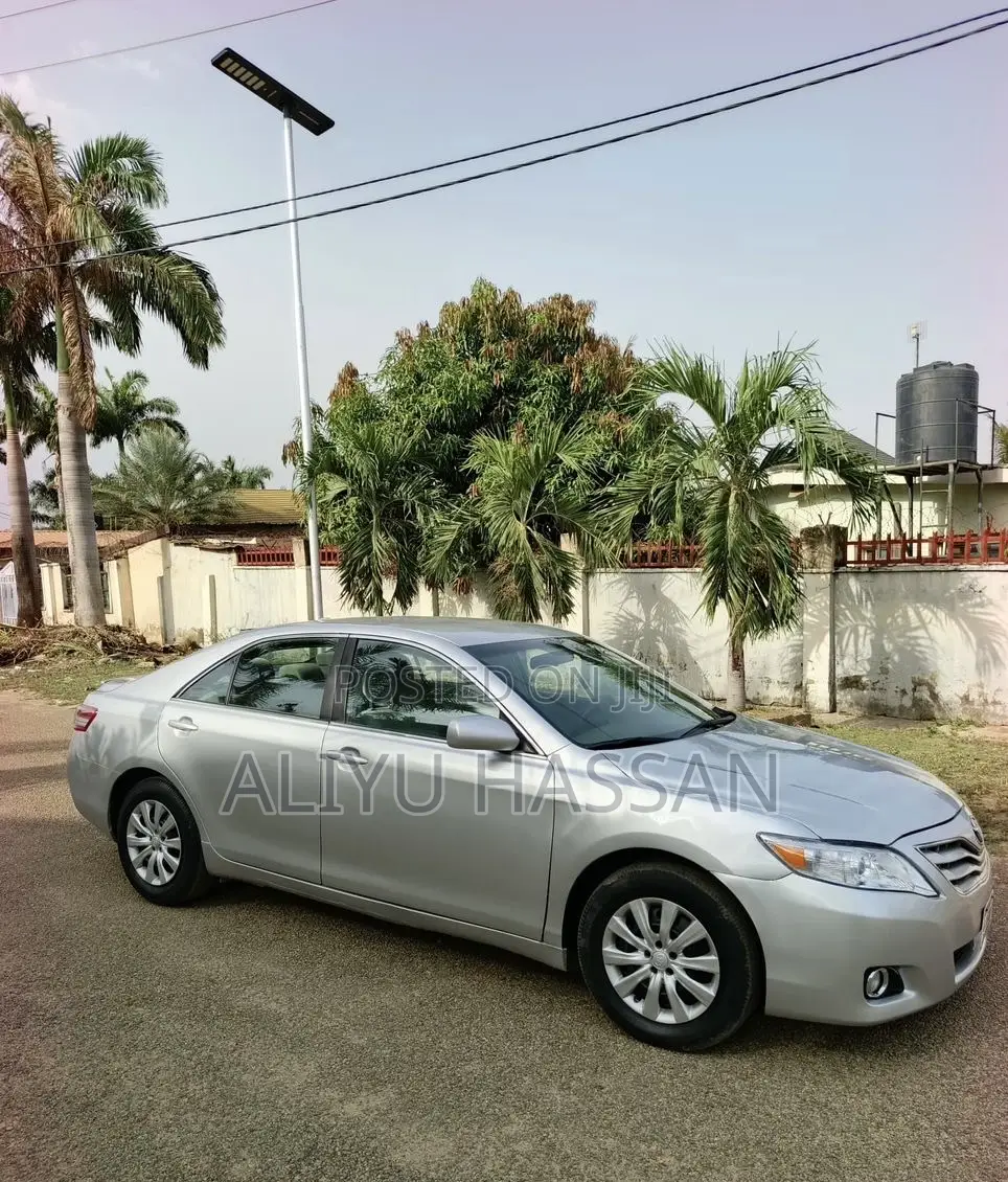 Toyota Camry 2010 Silver