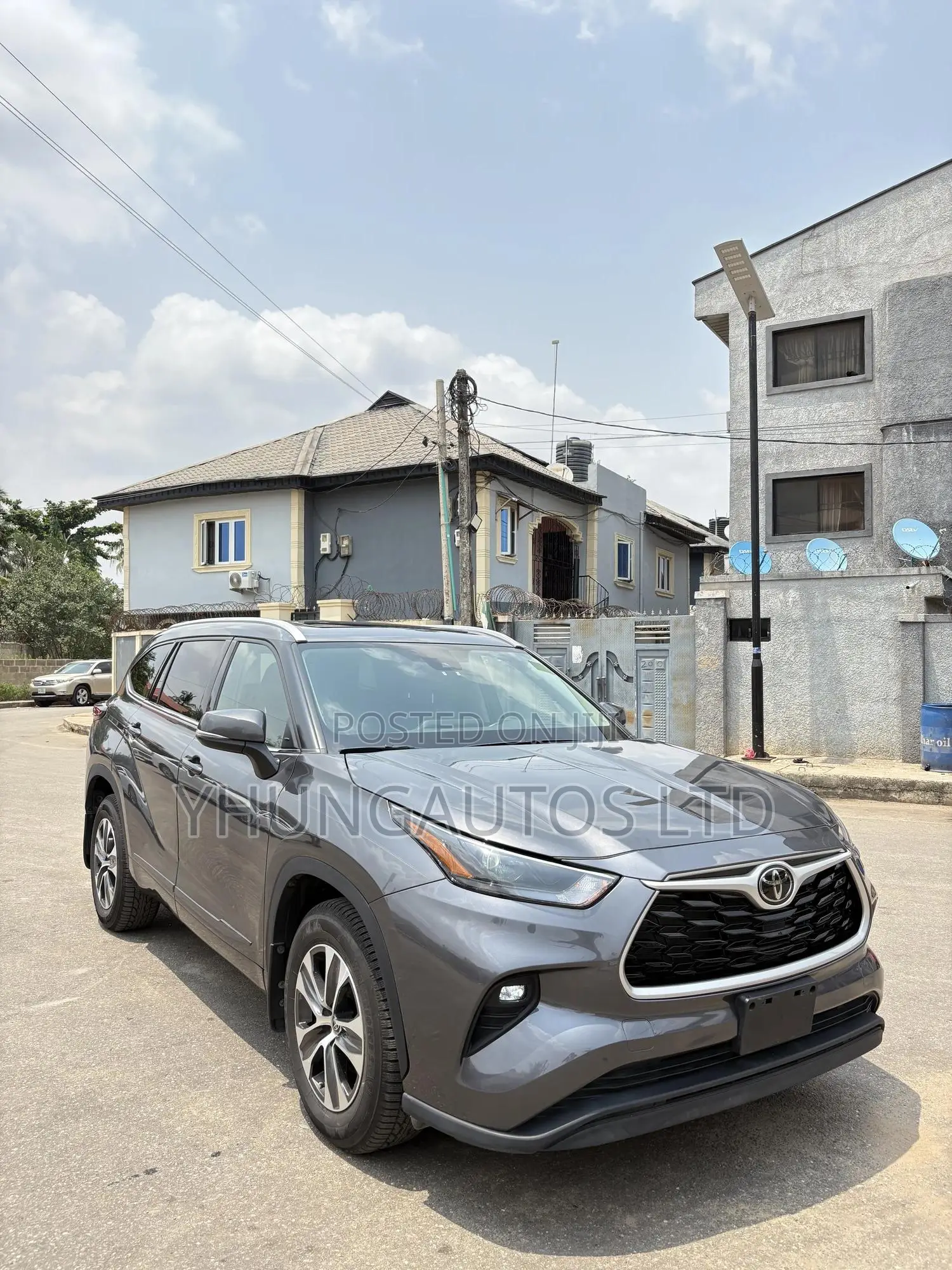 Toyota Highlander XLE AWD 2023 Gray
