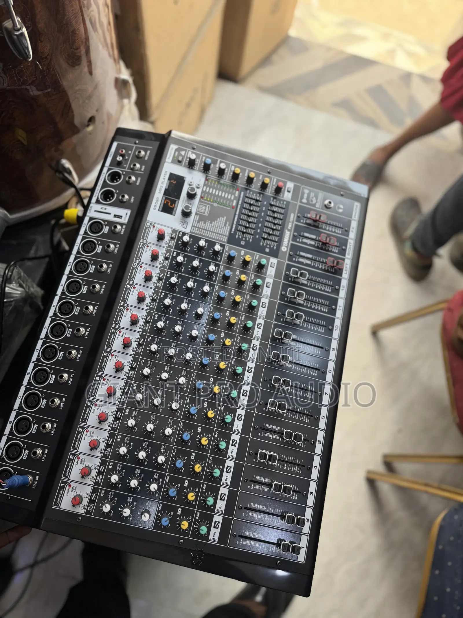 PMX -16 16 Channel Yamaha Powered Mixer