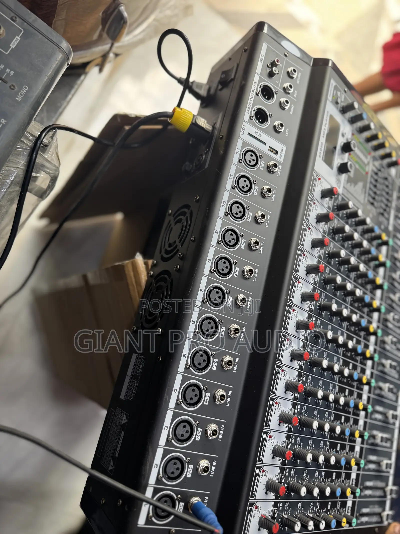 PMX -16 16 Channel Yamaha Powered Mixer