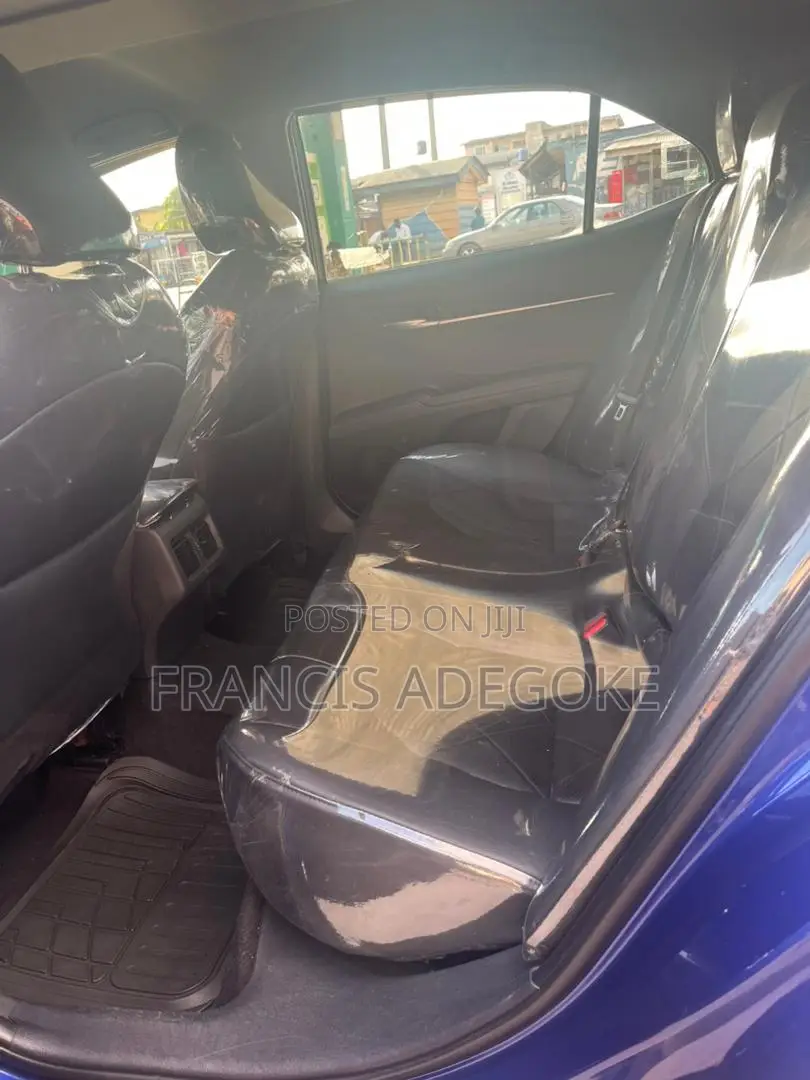 Toyota Camry 2018 Blue