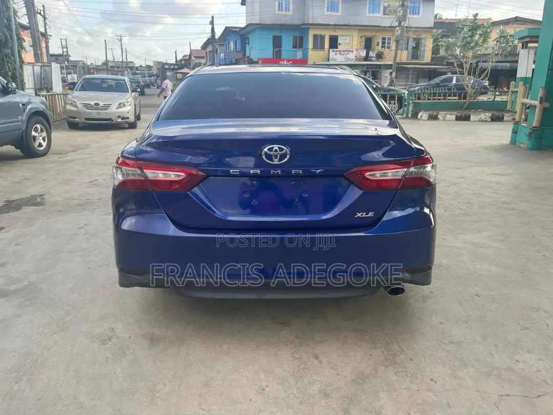 Toyota Camry 2018 Blue