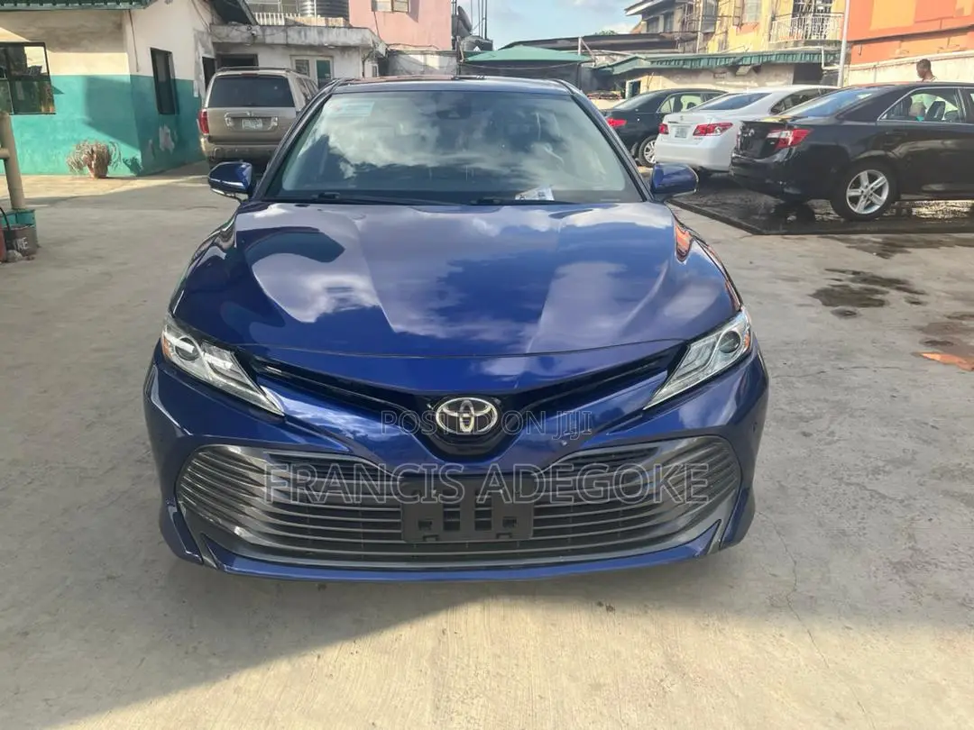 Toyota Camry 2018 Blue
