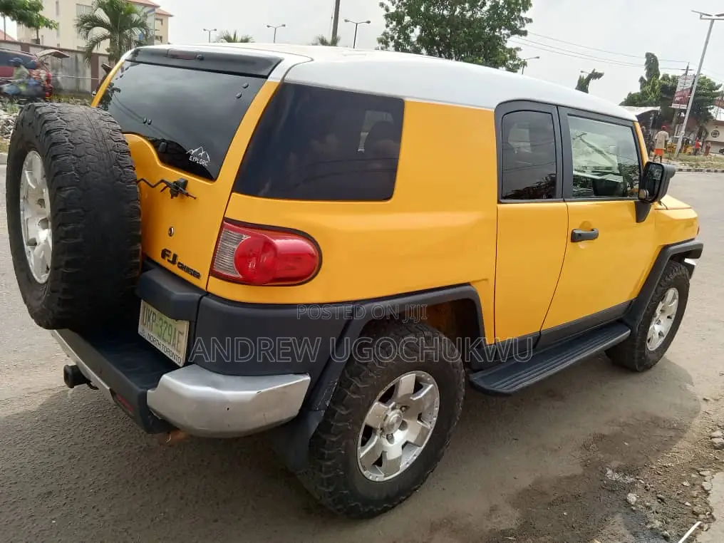 Toyota FJ Cruiser 2007 Yellow