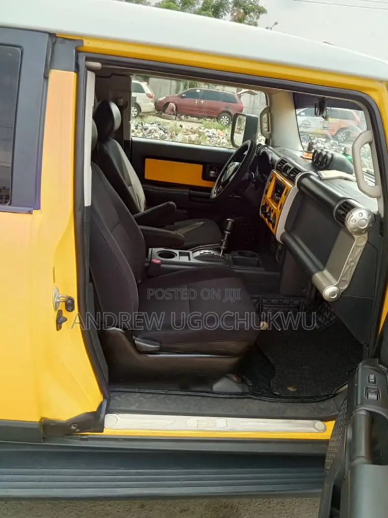 Toyota FJ Cruiser 2007 Yellow