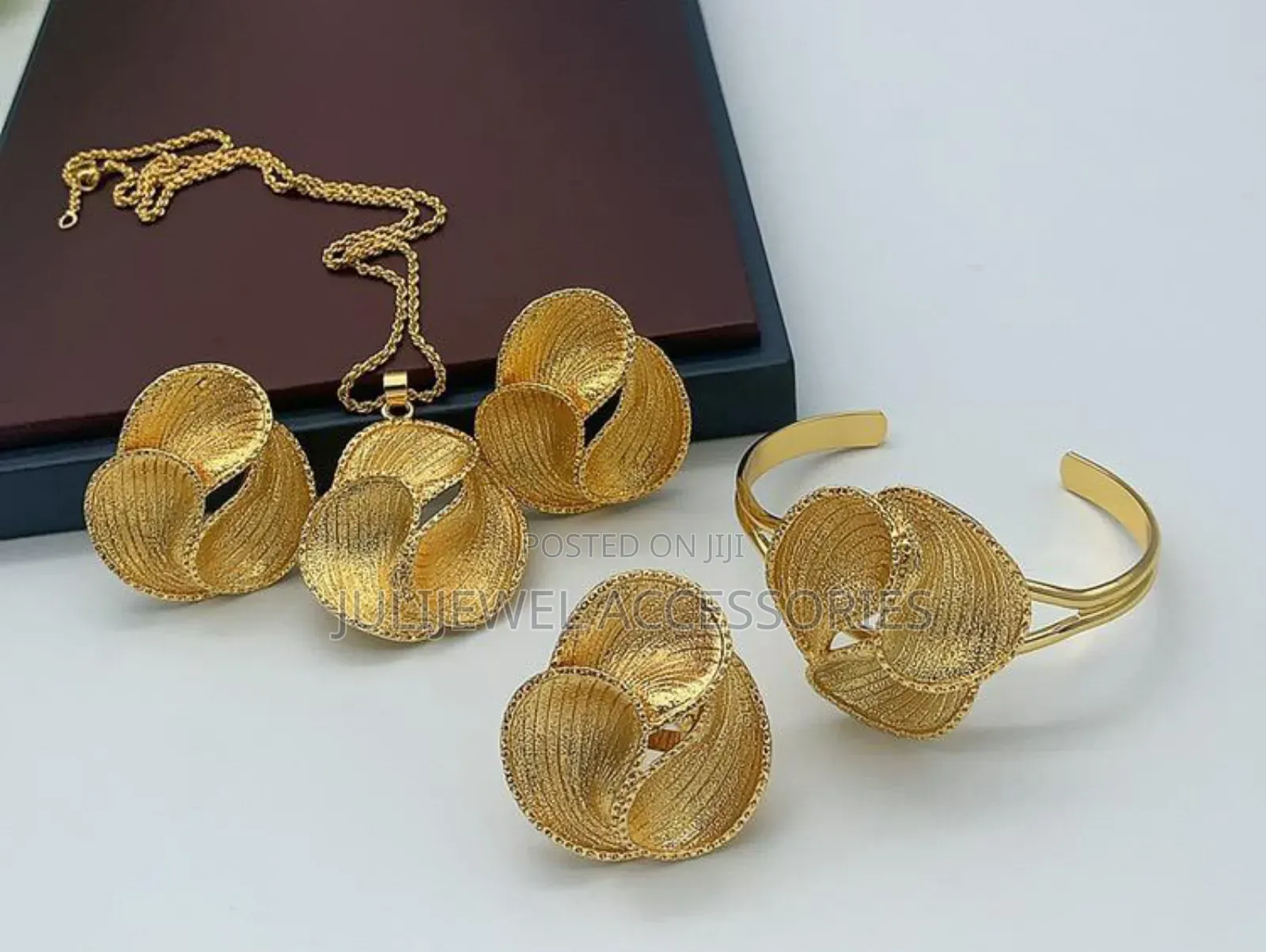 Non Tarnish Quality Pendant/Neckchain, Earrings, Bangle Ring Set