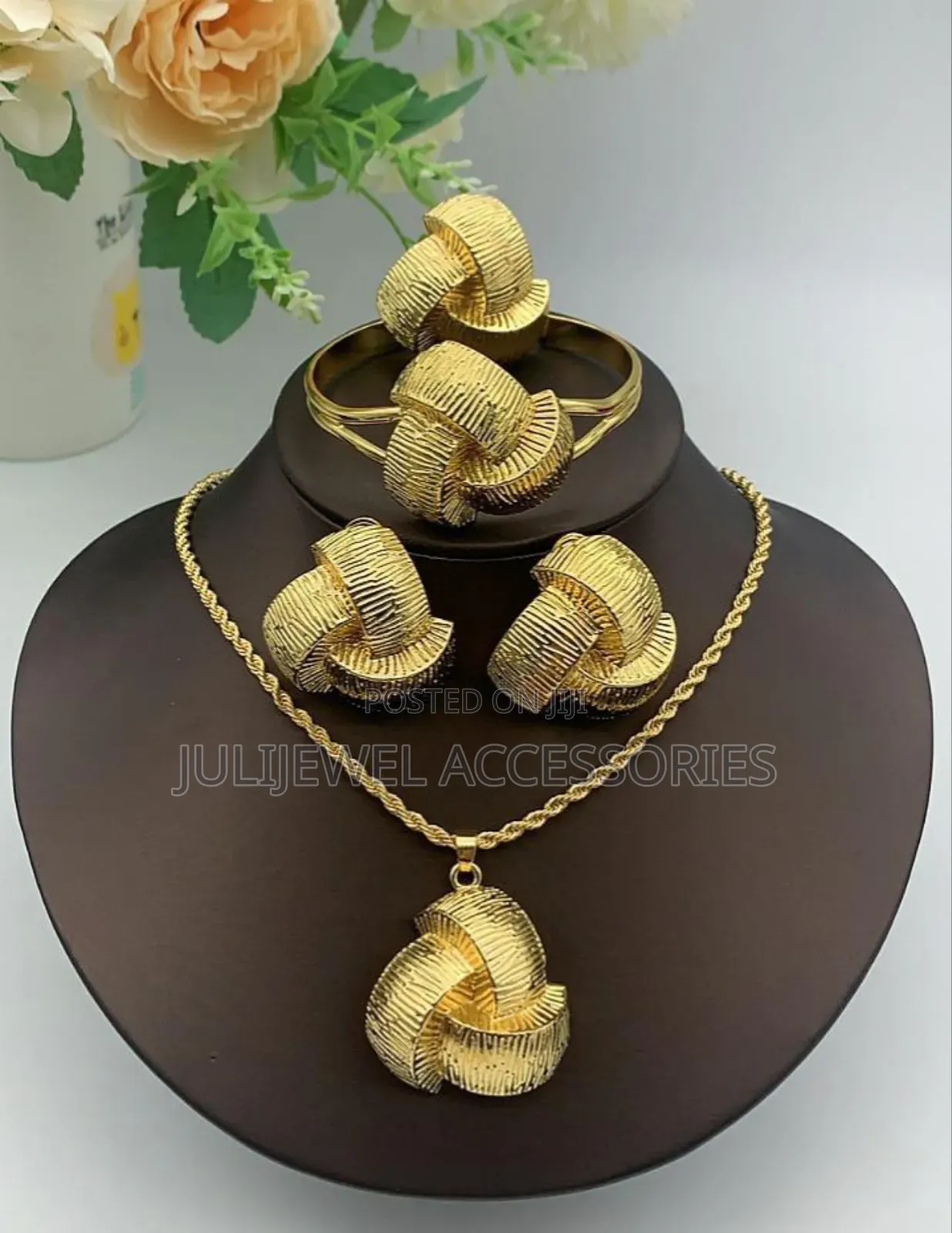 Non Tarnish Quality Pendant/Neckchain, Earrings, Bangle Ring Set