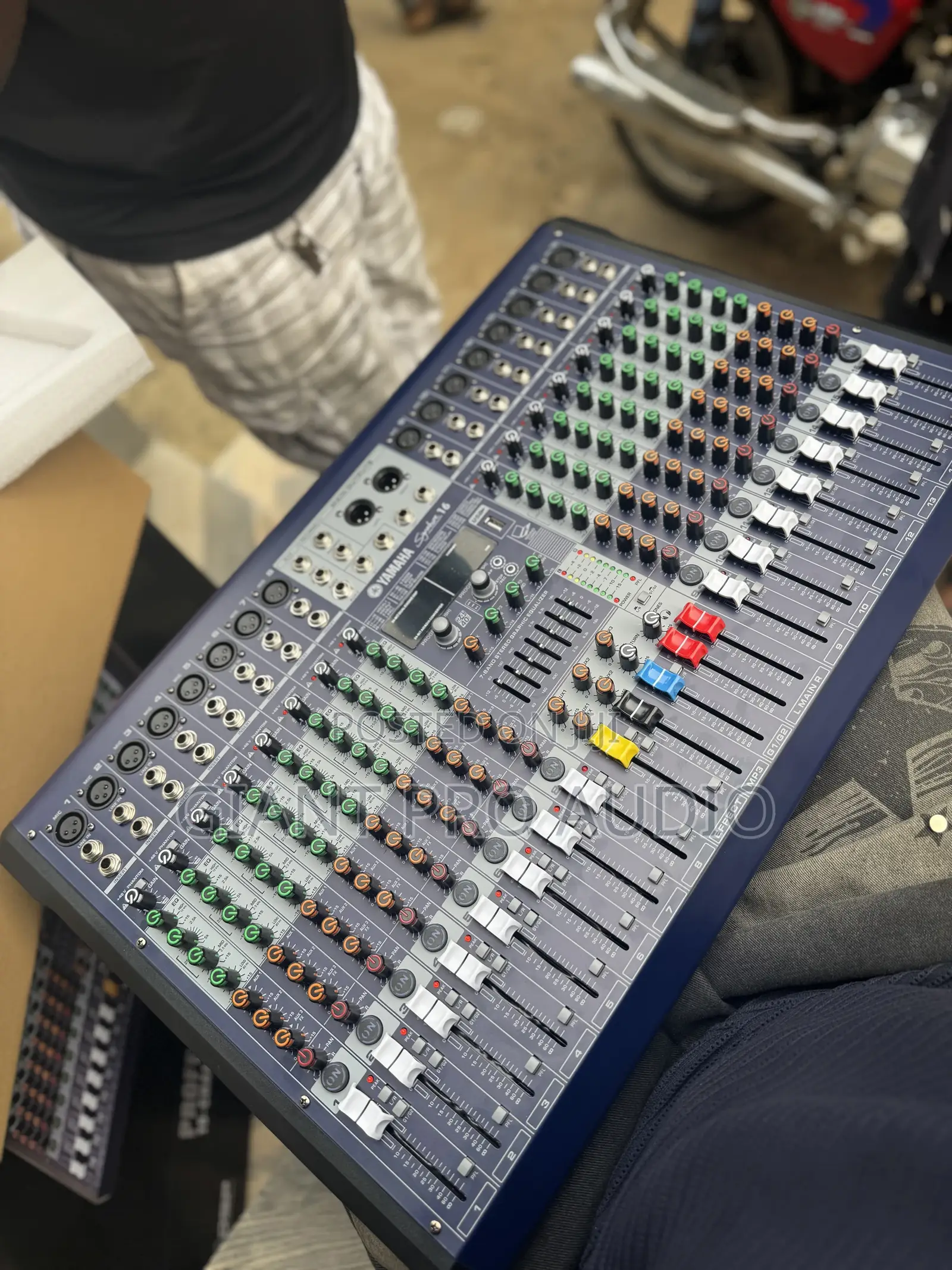 Yamaha 16 Channel Flat Mixer