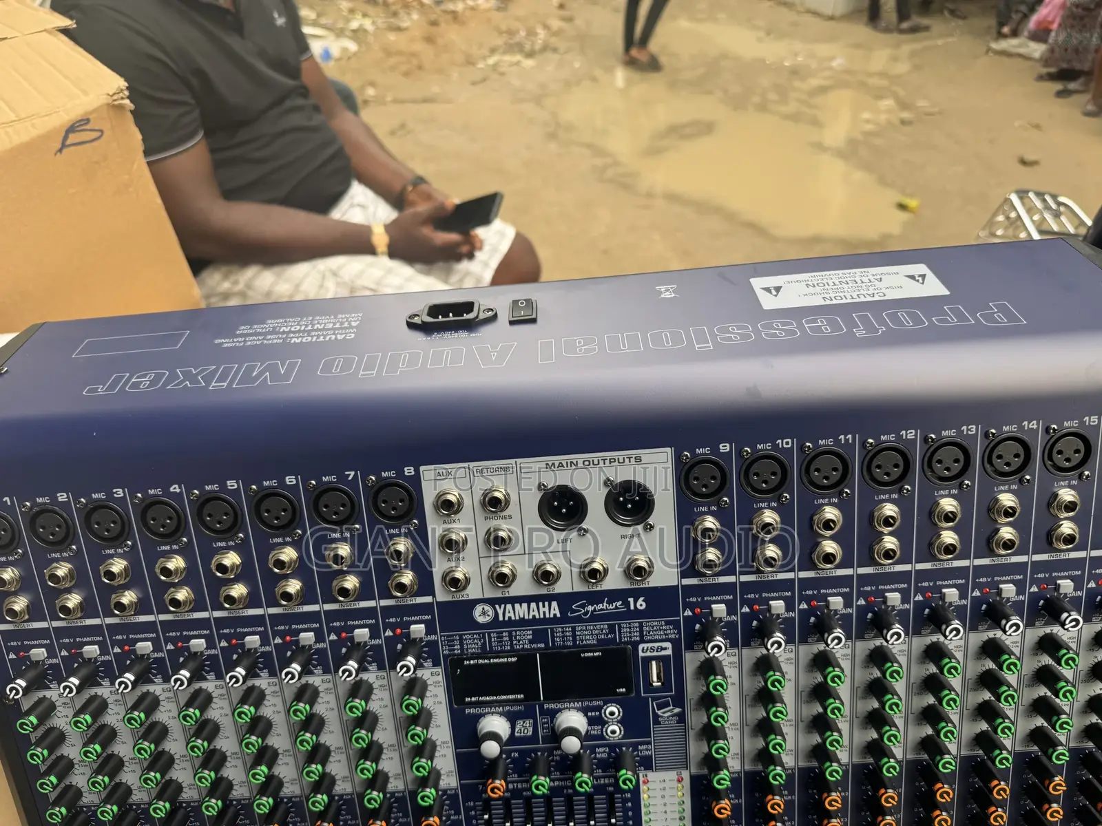 Yamaha 16 Channel Flat Mixer