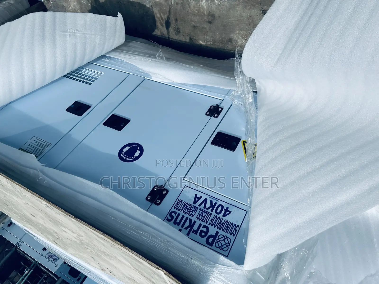 Perkins Sp Noiseless Brand of England Generator 40kva