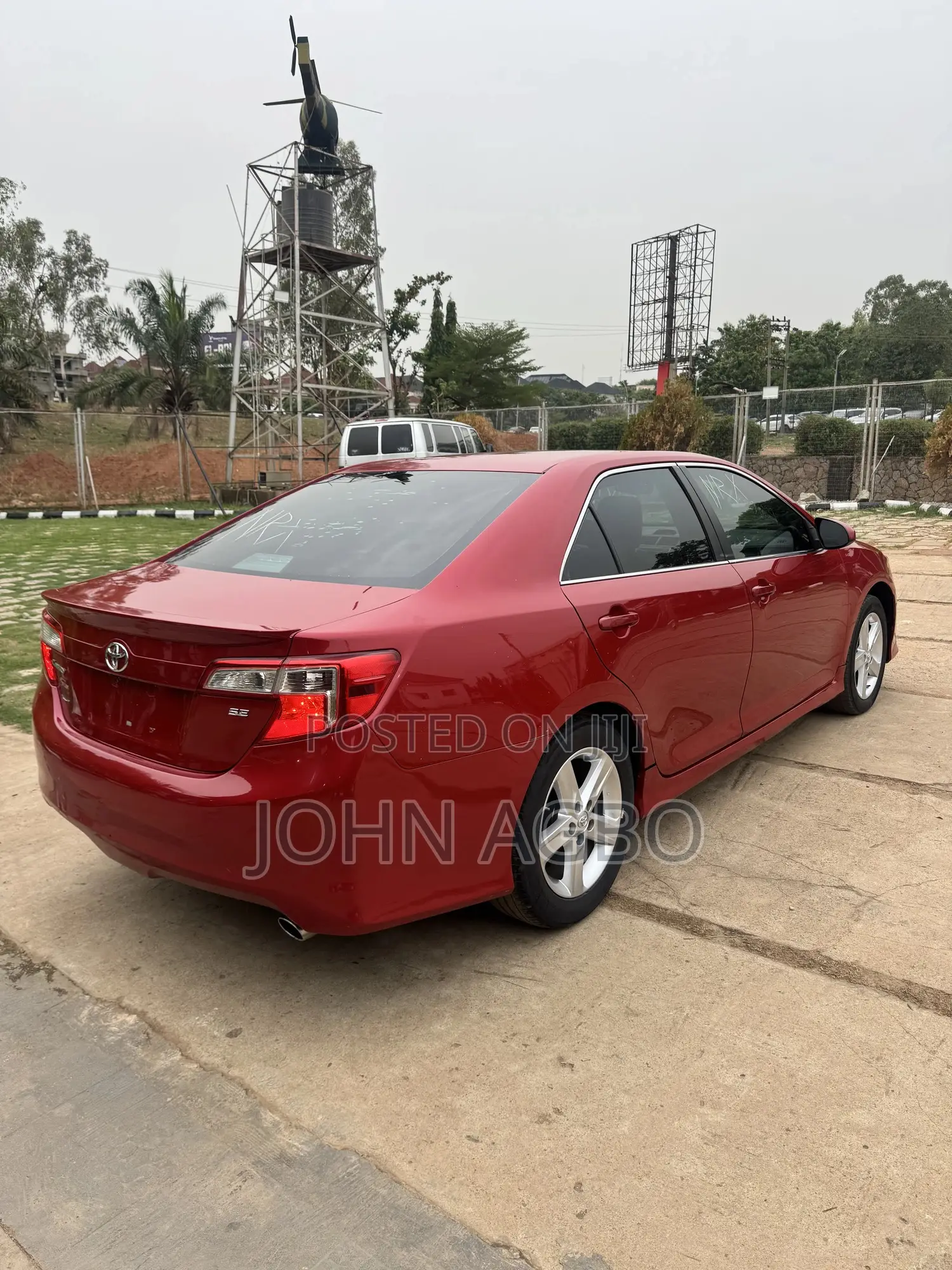 Toyota Camry SE 4dr Sedan (2.5L 4cyl 6A) 2013 Red