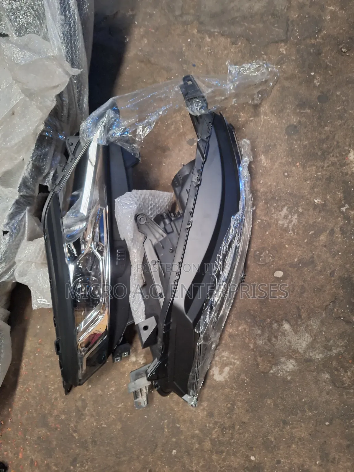 Mitsubishi L200 Headlamp Set 2019