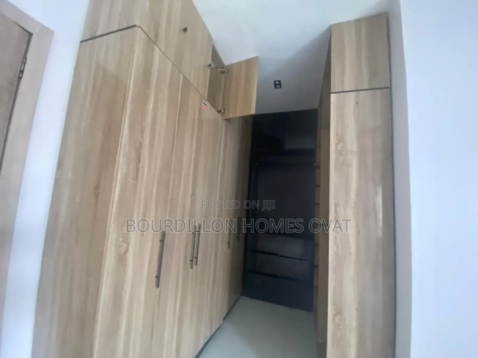 4bdrm Duplex in Harris Drive By Vgc for rent
