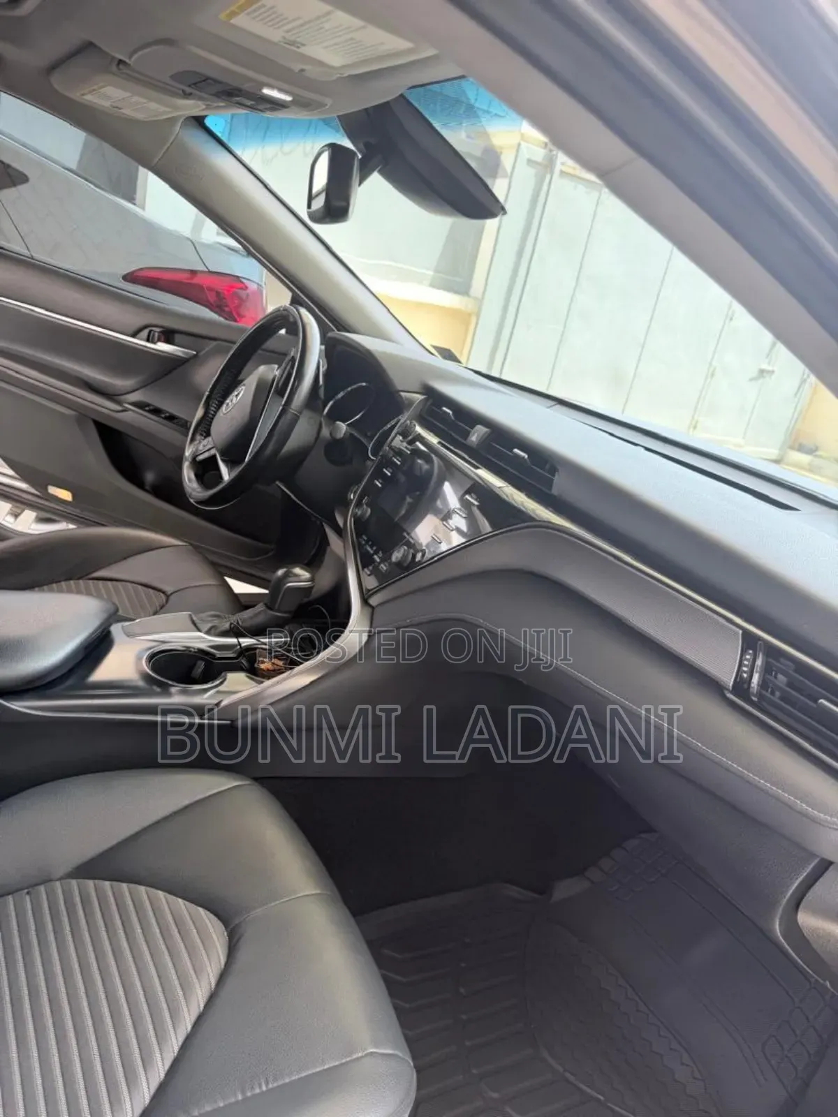 Toyota Camry SE (2.5L 4cyl 8A) 2019 Gray