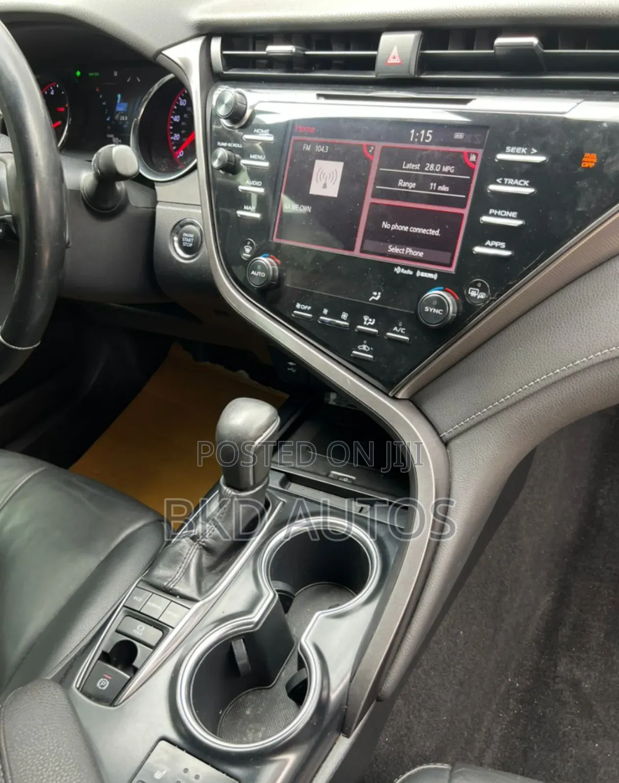 Toyota Camry XSE FWD (2.5L 4cyl 8AM) 2018 Red