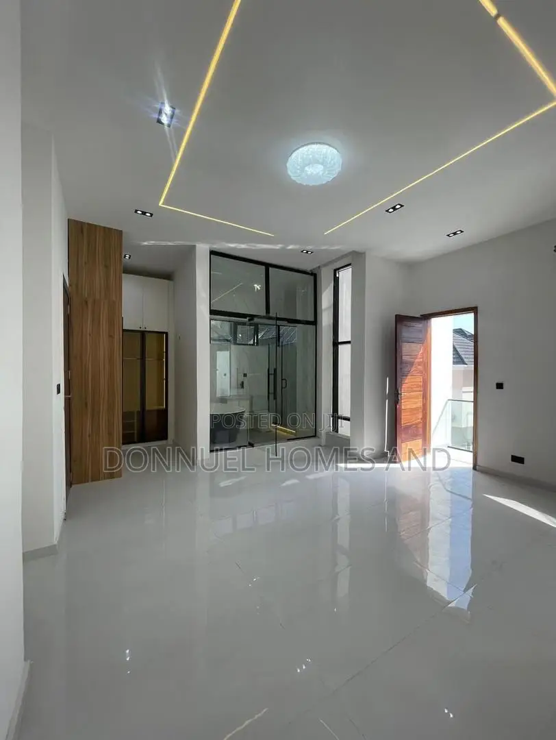4bdrm Duplex in Ikota for rent