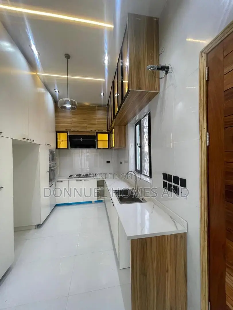 4bdrm Duplex in Ikota for rent