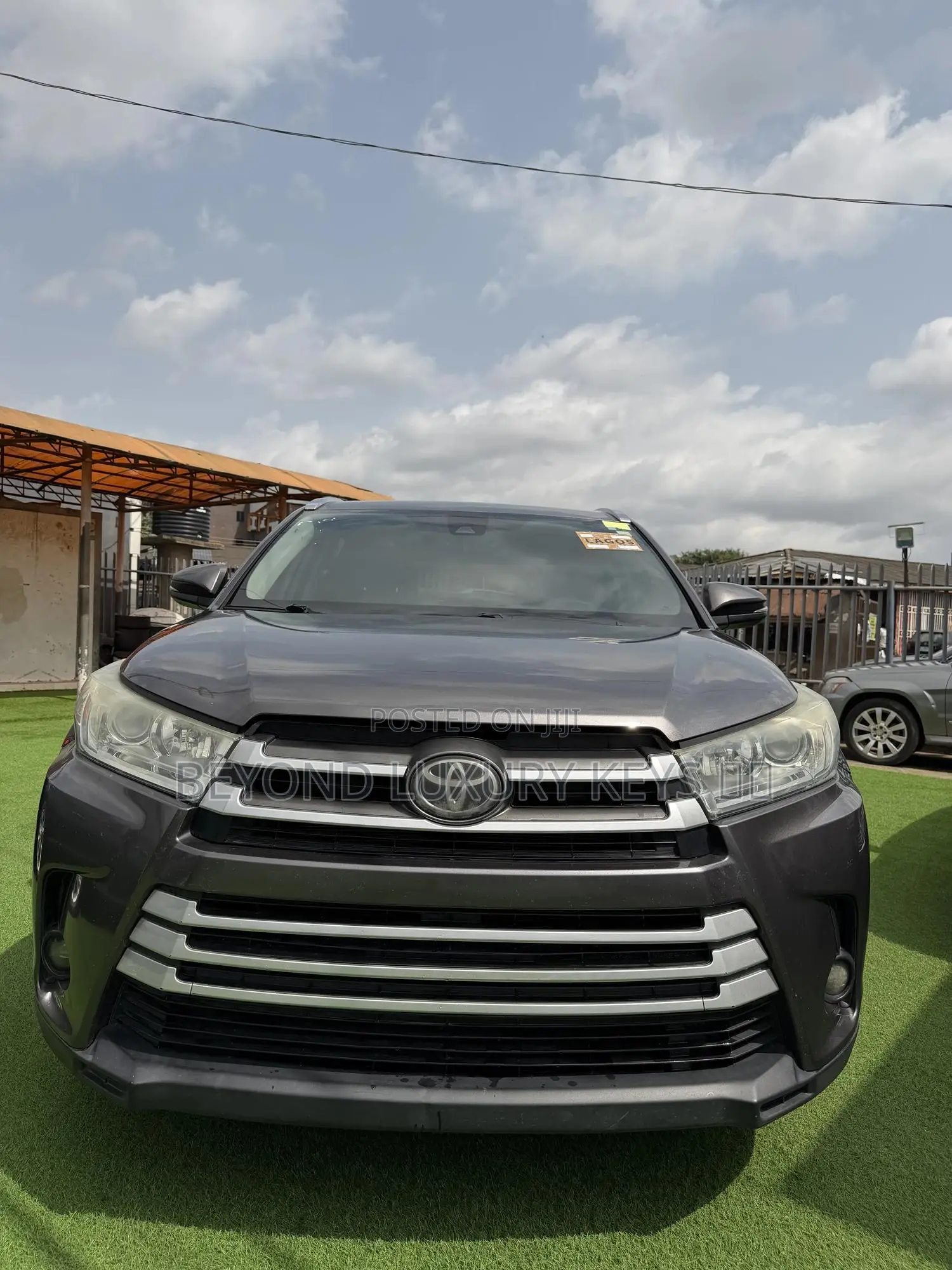 Toyota Highlander XLE 4x2 V6 (3.5L 6cyl 8A) 2018 Gray