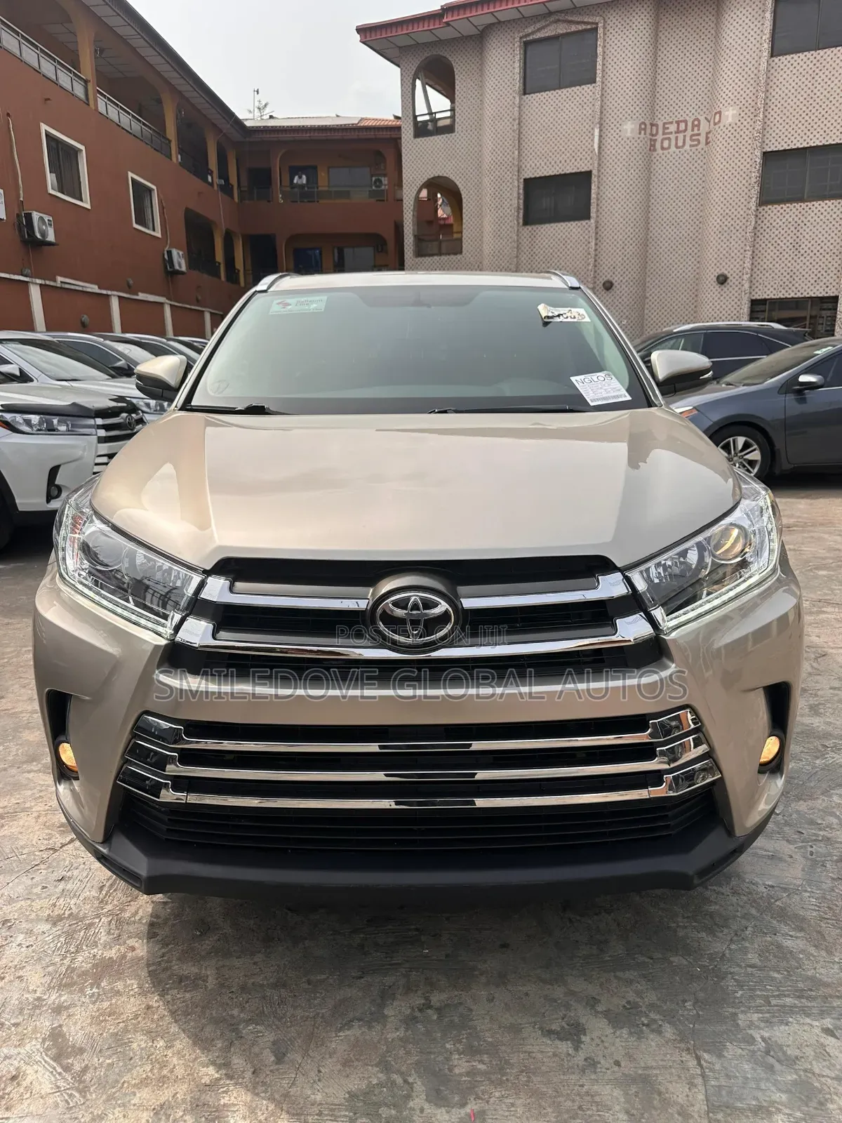 Toyota Highlander XLE V6 4x4 (3.5L 6cyl 6A) 2016 Gold