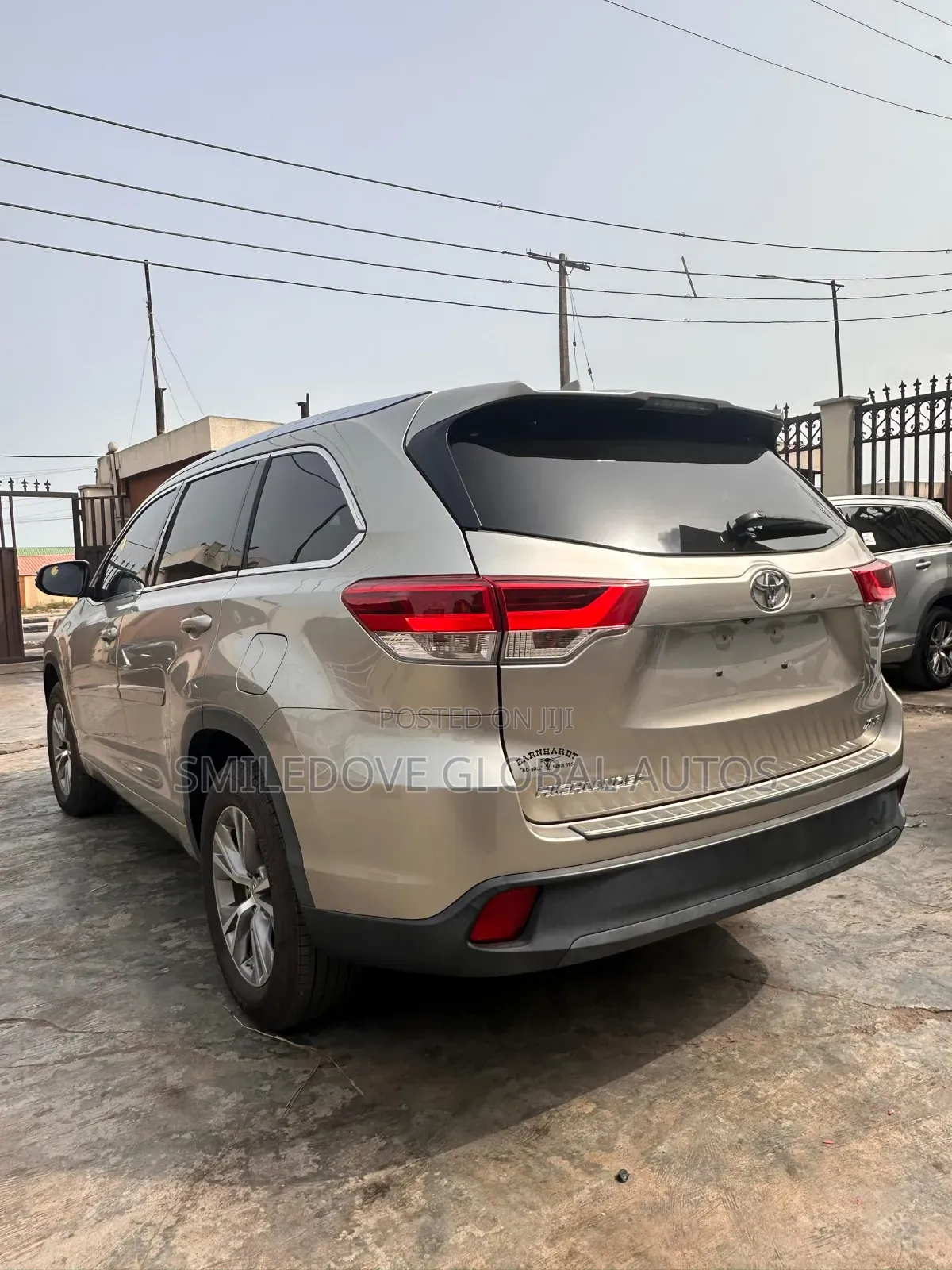 Toyota Highlander XLE V6 4x4 (3.5L 6cyl 6A) 2016 Gold