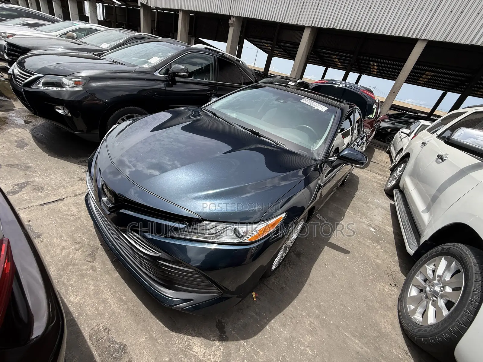 Toyota Camry XLE FWD 2020 Blue
