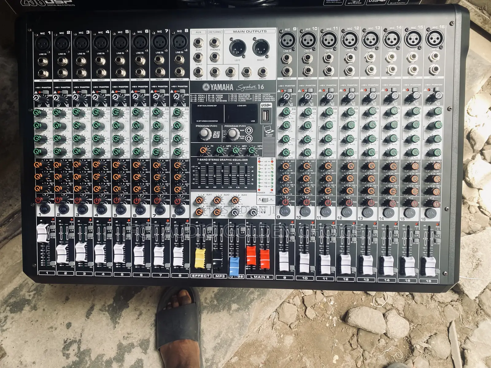 16 Ch Mixer Yamaha Signature 16