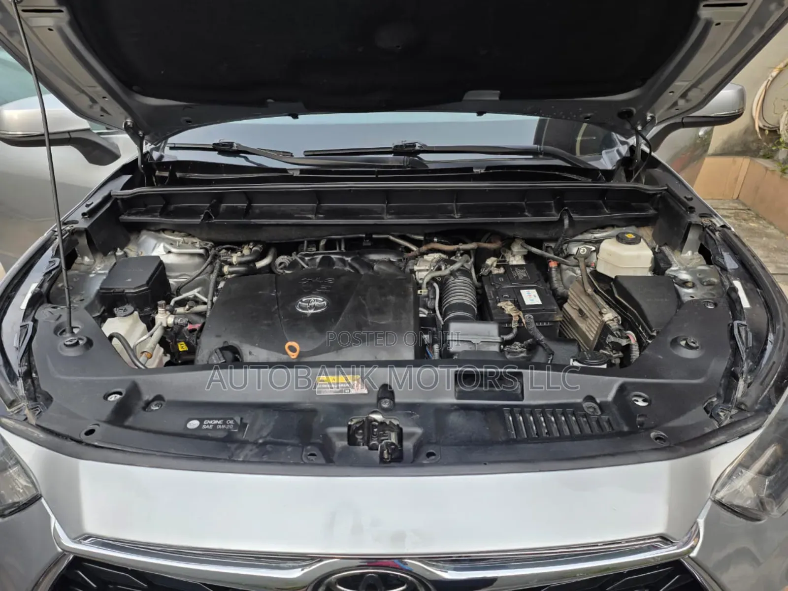Toyota Highlander LE 2021 Silver
