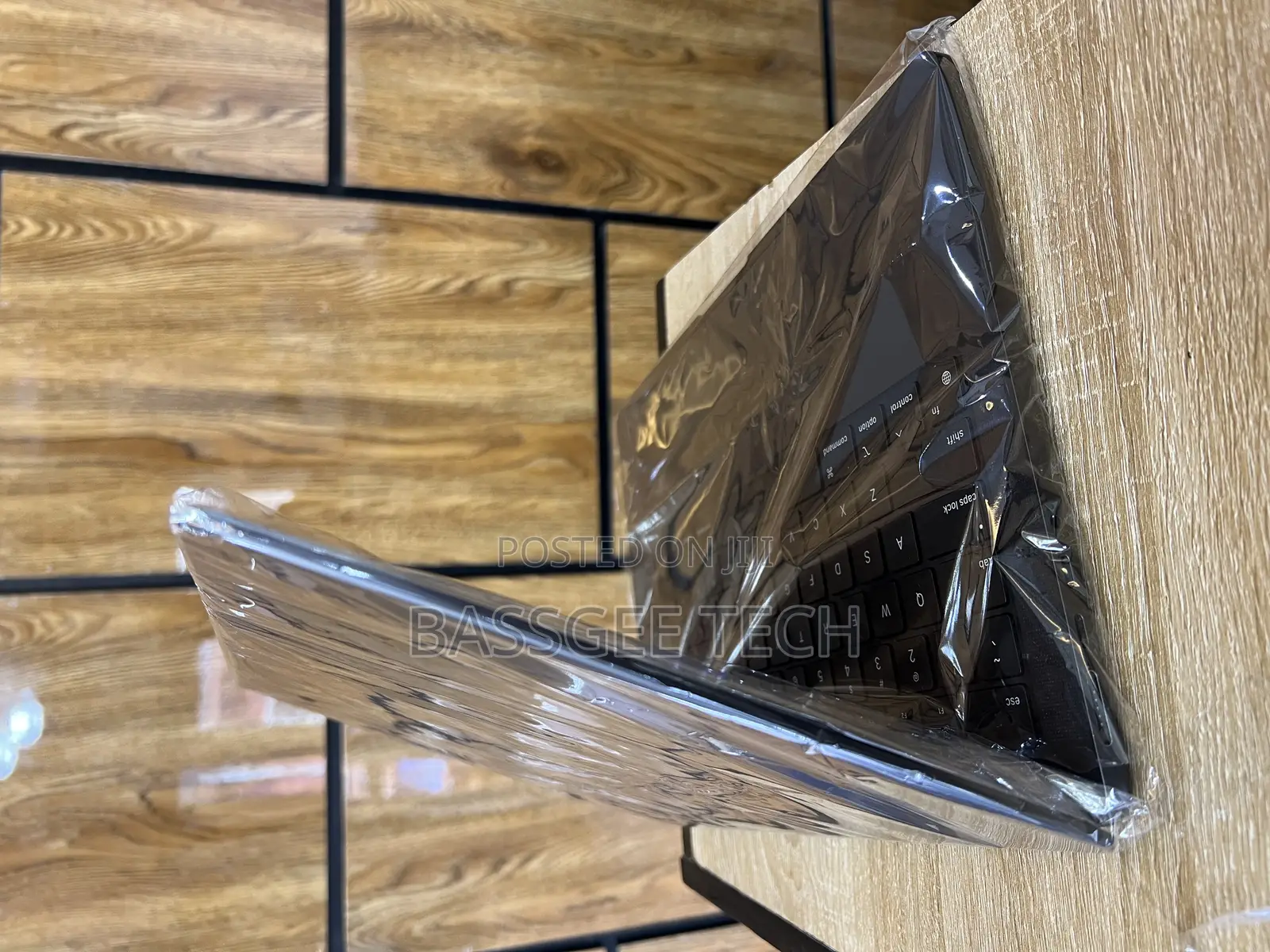 Laptop Apple MacBook Pro 2023 M3 14-inch 16GB Apple M4 SSD 512GB