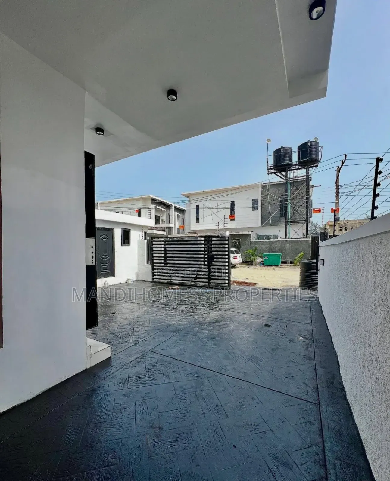 5bdrm Duplex in Ikota for sale