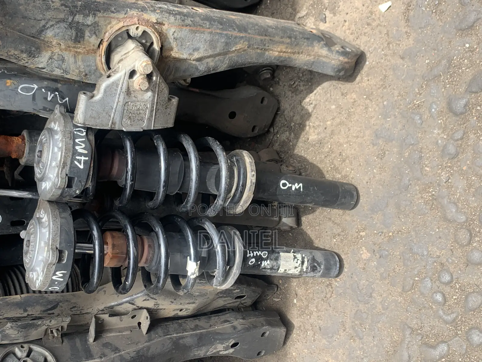 Audi Q7 2018 Front and Back Shock