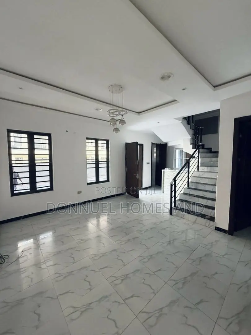 4bdrm Townhouse / Terrace in Ikate for rent